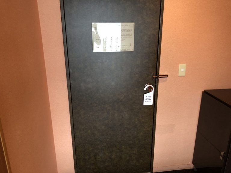 客室入口内観ドア