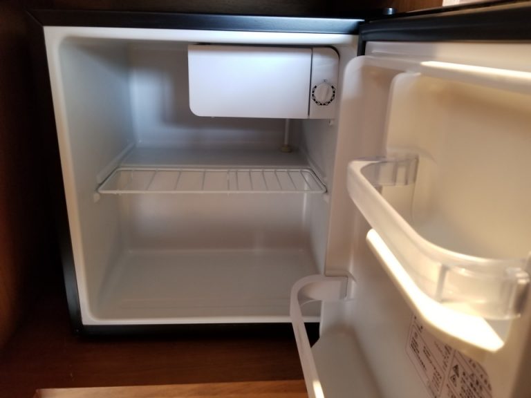 冷蔵庫の中は空でした