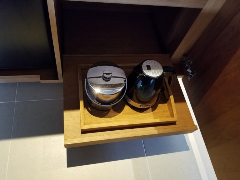 氷入れと電気ポット