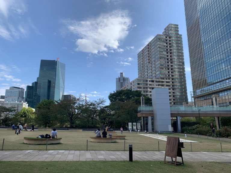 観光スポット ミッドタウン横の庭園