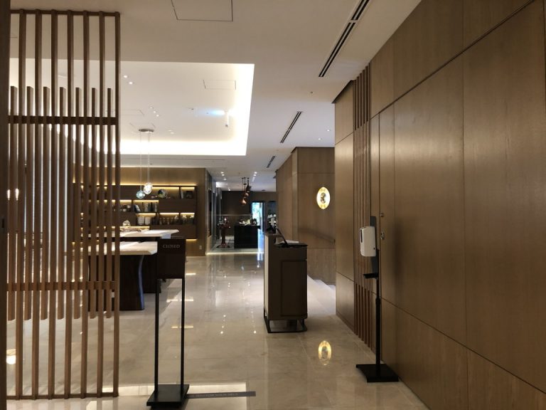 レストラン入り口