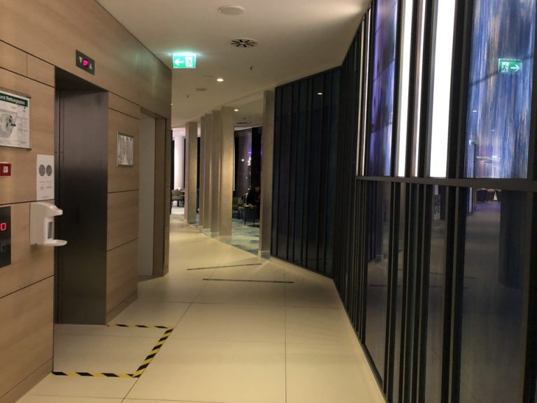 エレベーターホールフロント階 (3)