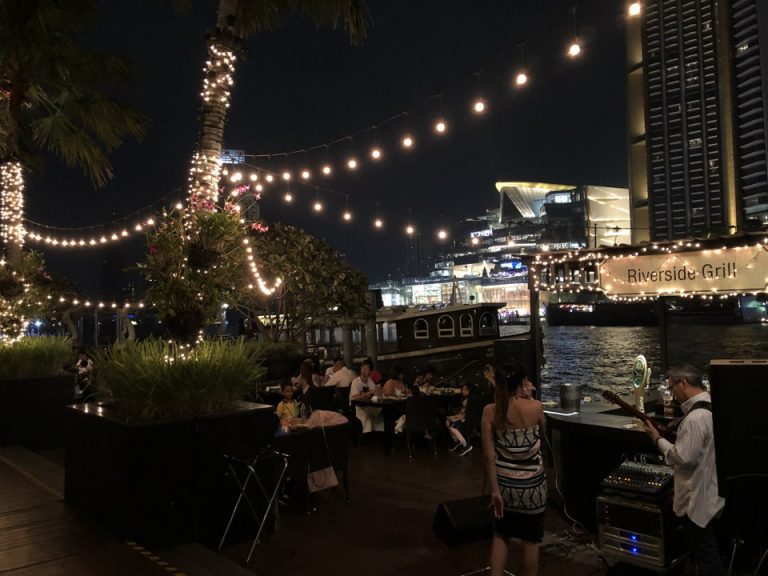 RIVER SIDE GRILL restaurant外観3