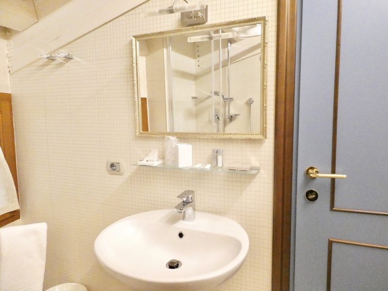 32. 洗面台全体1