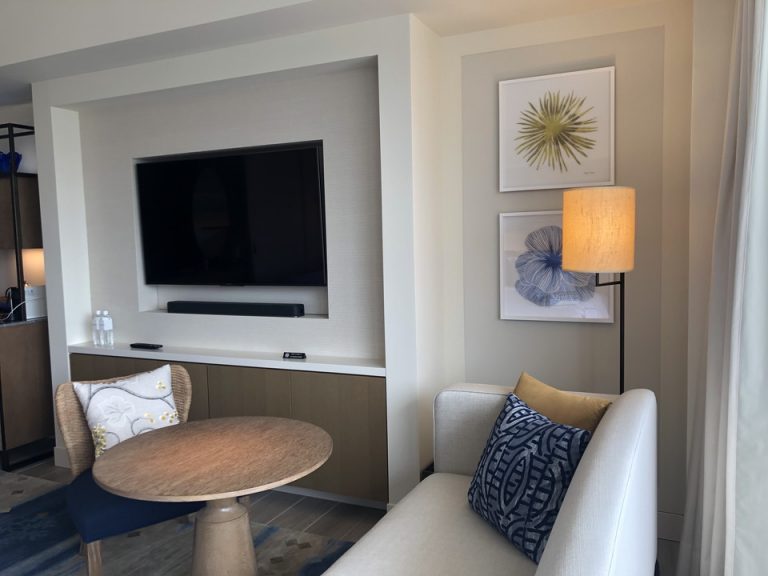 窓側から撮ったテレビ(1)