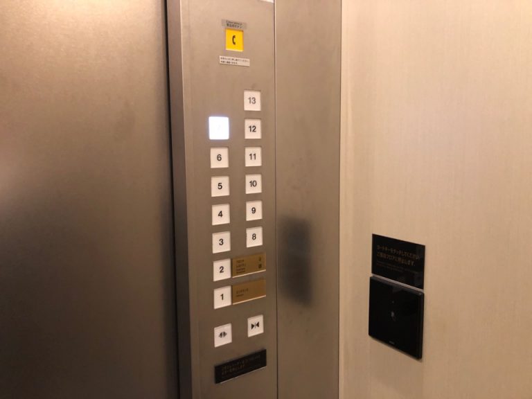 エレベーターボタン
