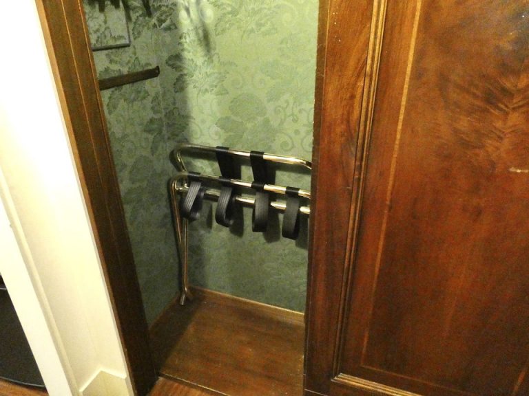 20. クローゼット(開けた状態)2