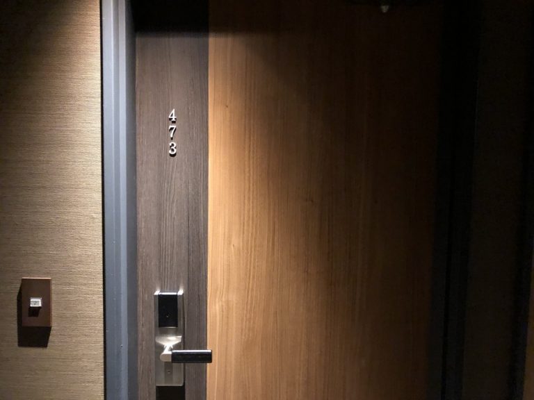 客室入口外観ドア1