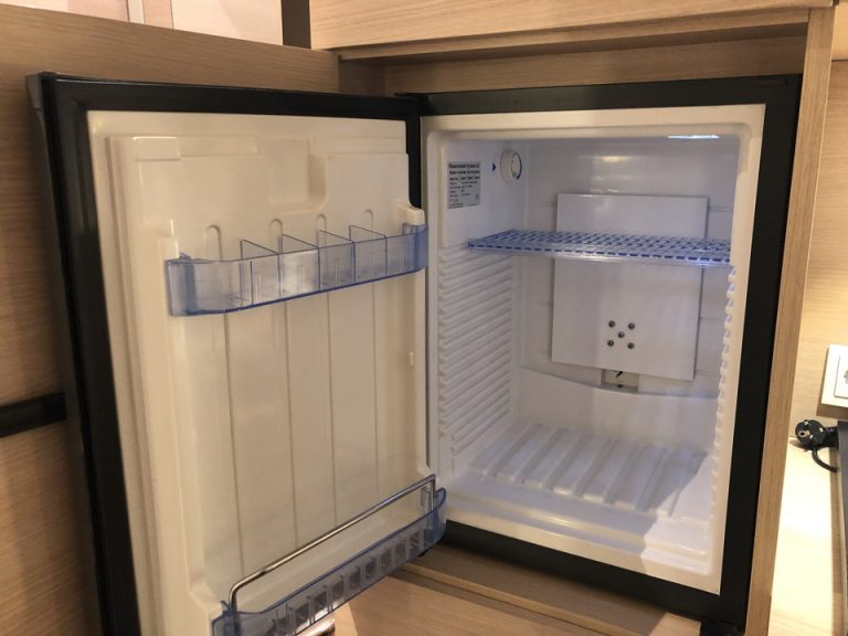 冷蔵庫(開けた状態)