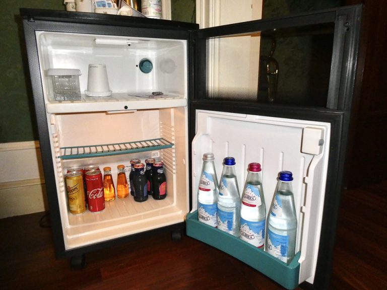 24. 冷蔵庫(開けた状態)2