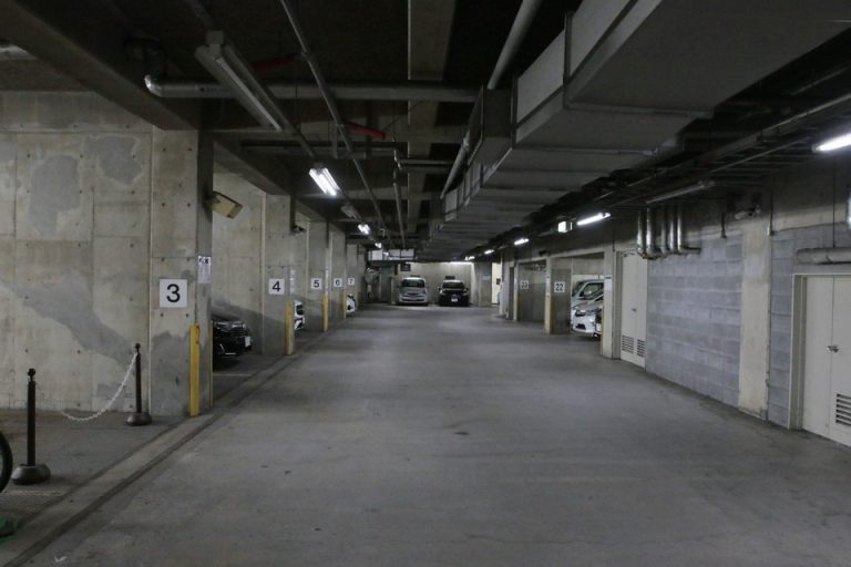 地下駐車場 (3)