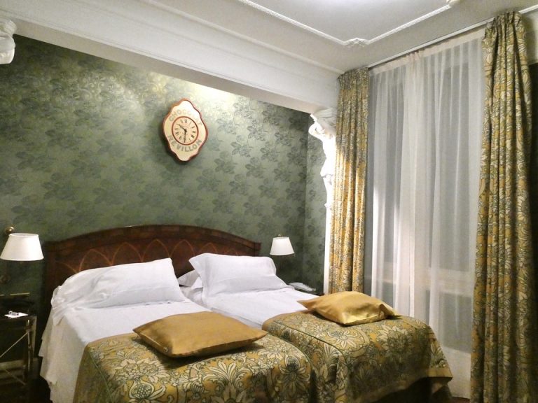 13. 客室全体(入口方向)1