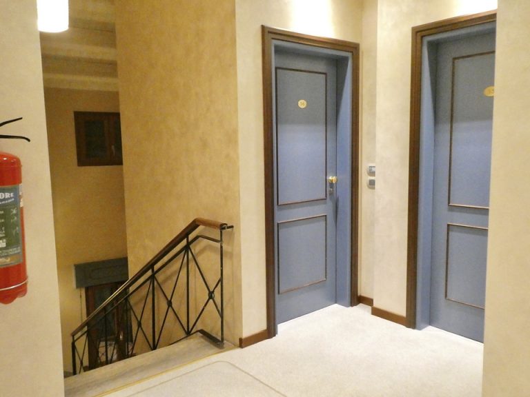 11. 客室付近廊下1