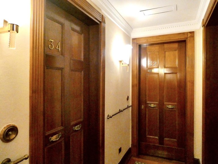 11. 客室付近廊下1