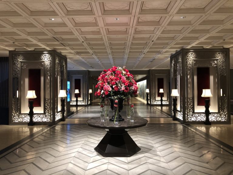 フロント・ロビー(1)