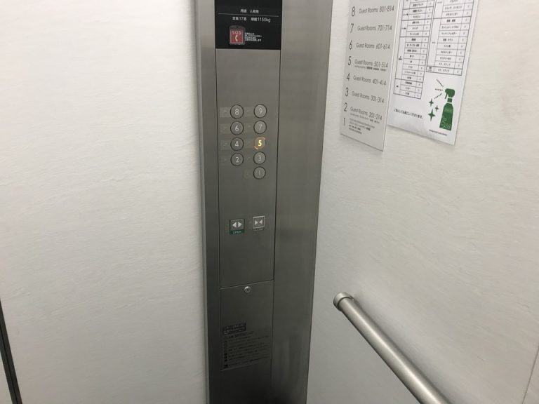 エレベーター内ボタン2