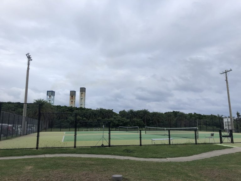 本館テニスコート