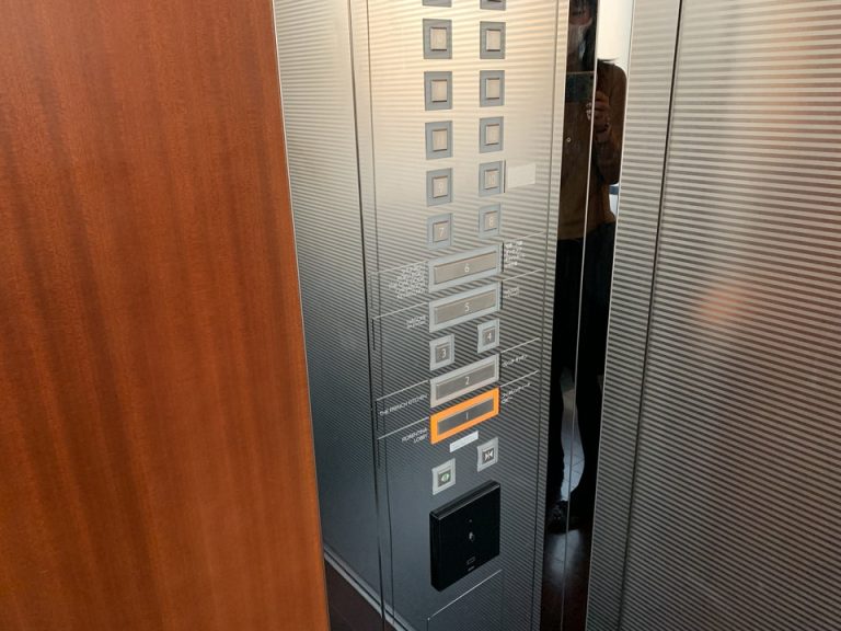 エレベーター階数ボタン