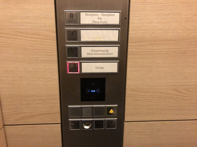 エレベーター階数ボタン