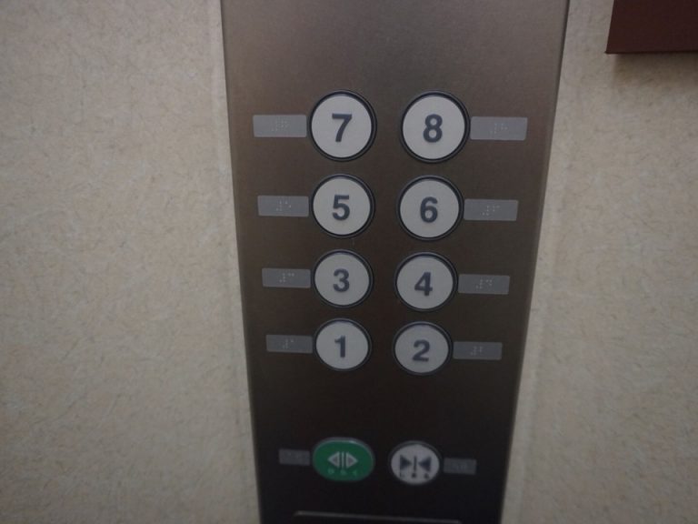 エレベーター階数ボタン