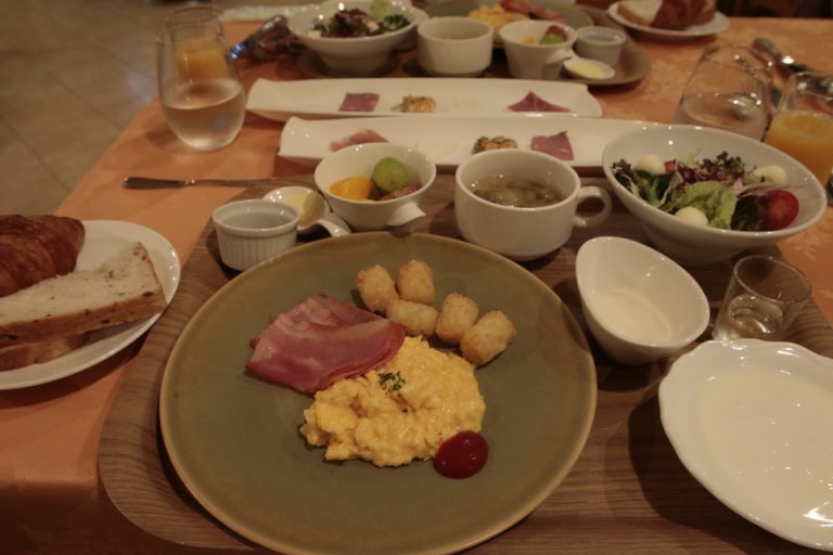 朝食