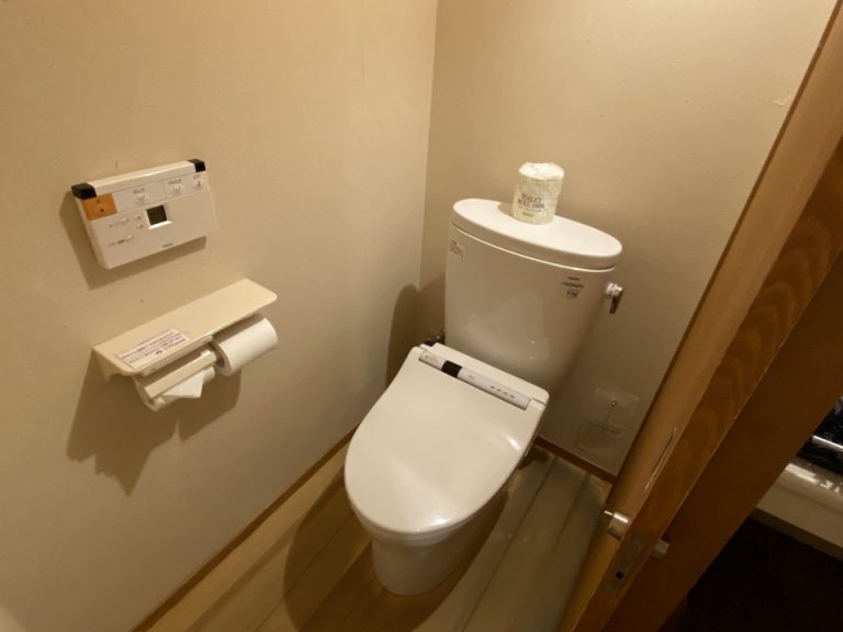 トイレはウォシュレット付き