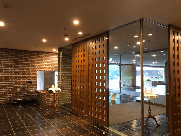 エントランス内から外