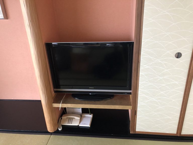 ベッド方向からTV