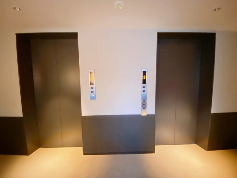 宿泊階エレベーターホール2