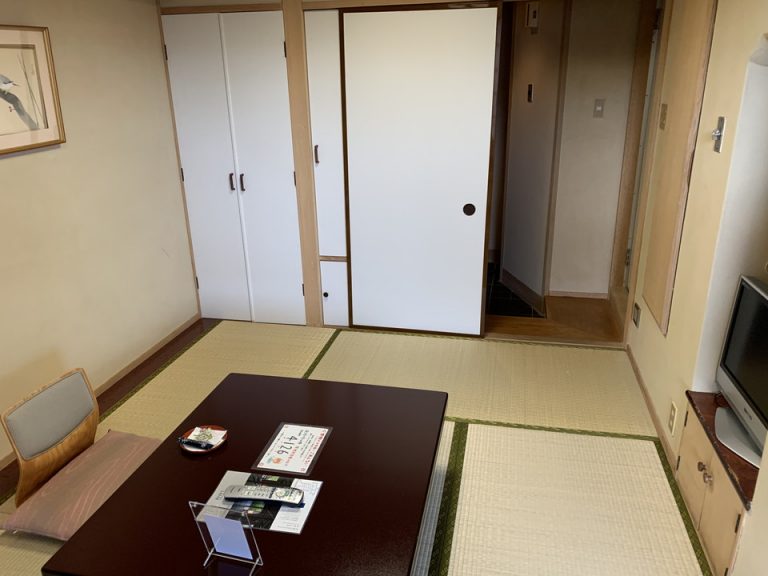 客室全体(入口方向)