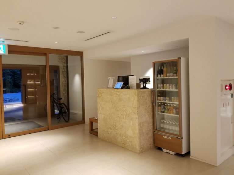 フロントのカウンター