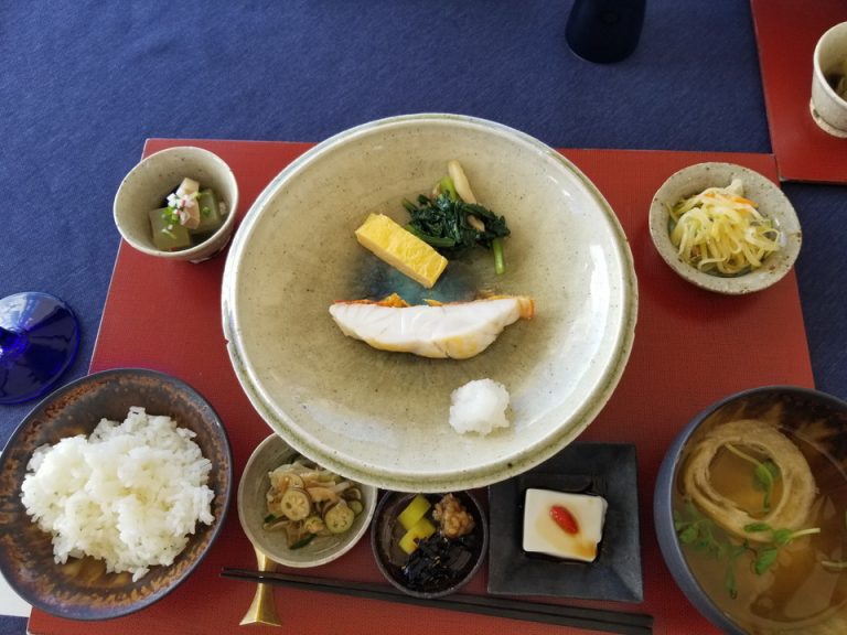 素材を活かした和朝食