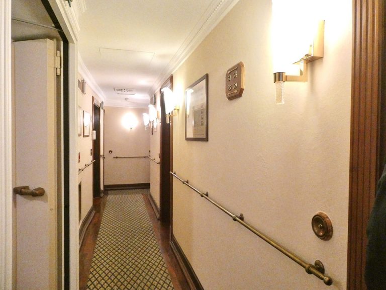 10. 客室廊下全体2