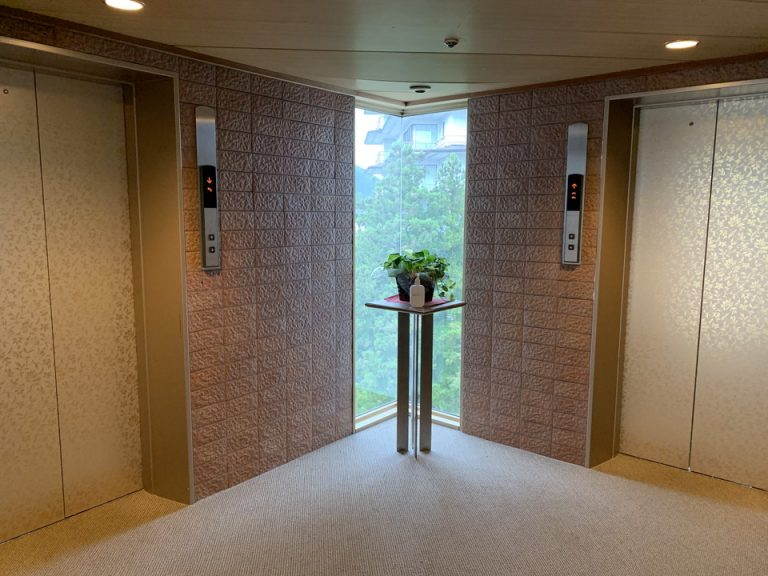 エレベータホール客室階
