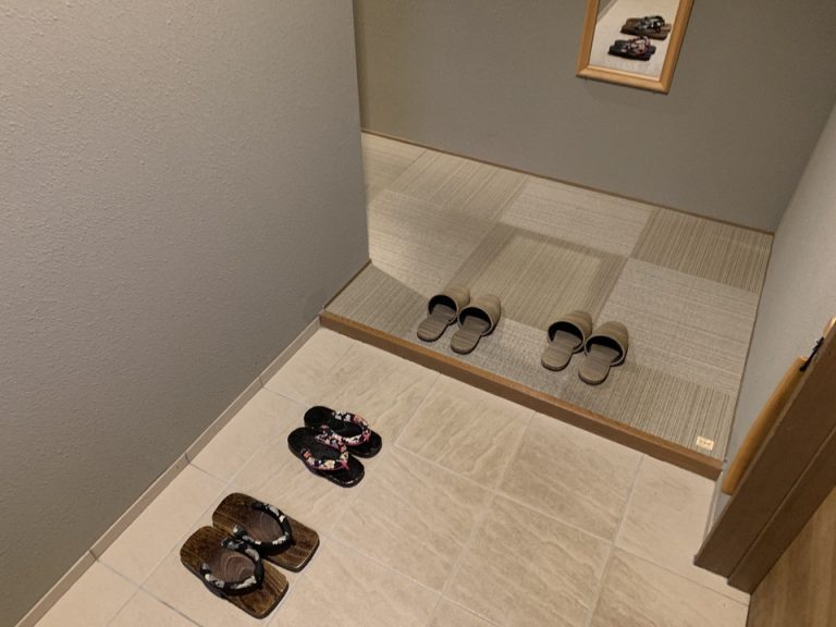 客室入口付近廊下 (2)
