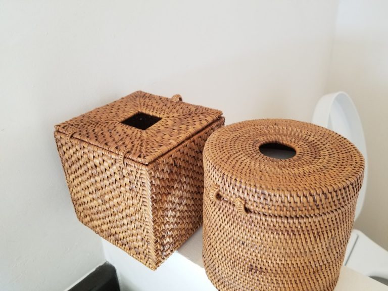 トイレットペーパーと生理用品が入ってました