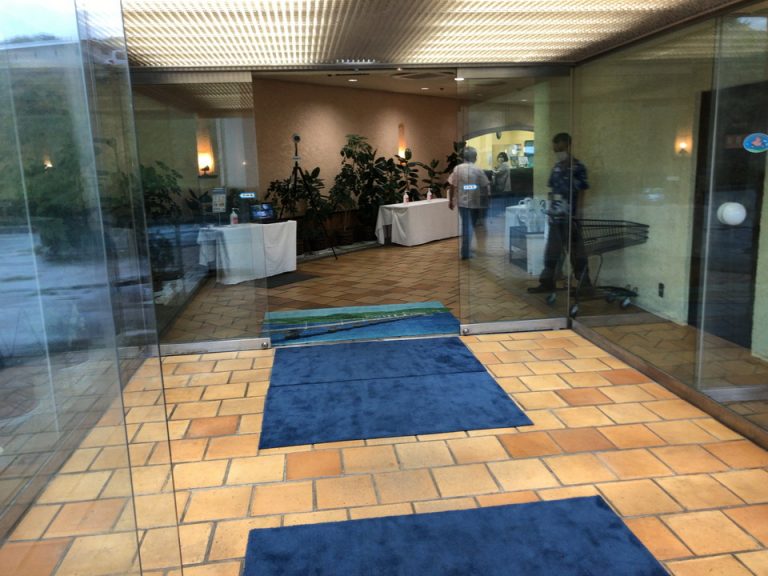 エントランス外観2