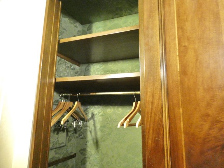 20. クローゼット(開けた状態)3