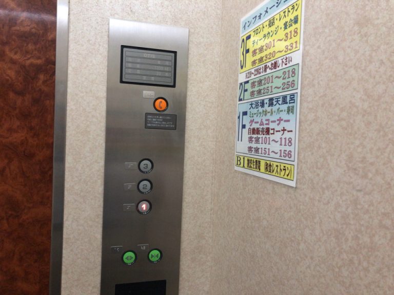 エレベーター内観