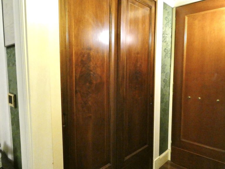 19. クローゼット(閉じた状態)1