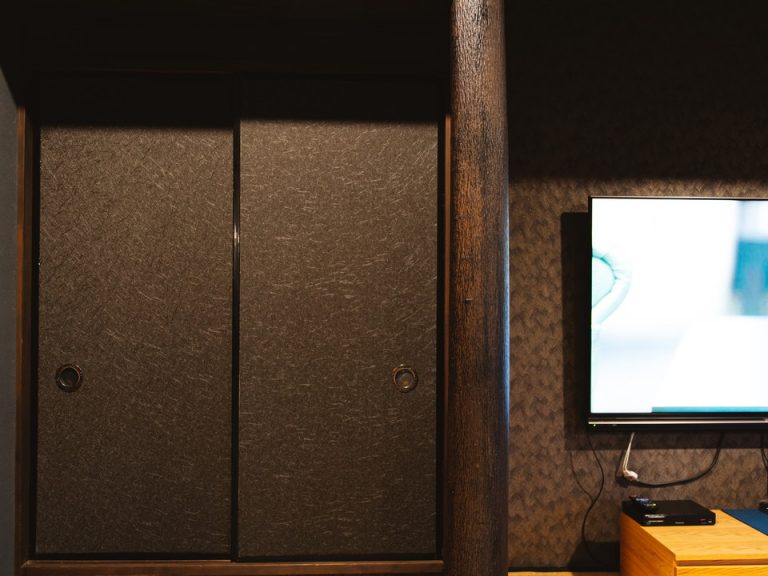 クローゼット外観(閉じた状態)