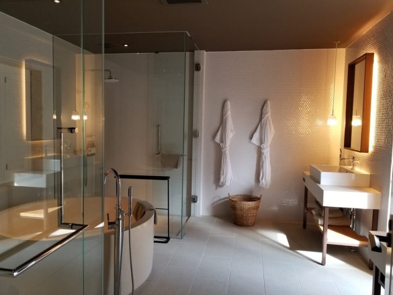 映画に出てきそうなお洒落なバスルーム!