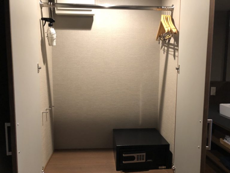 クローゼット外観(開けた状態)1