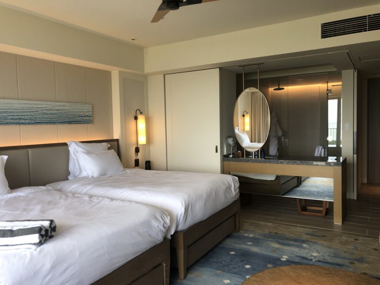 ソファ側から撮ったベッド