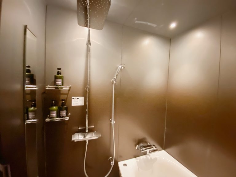 入口から浴室全体