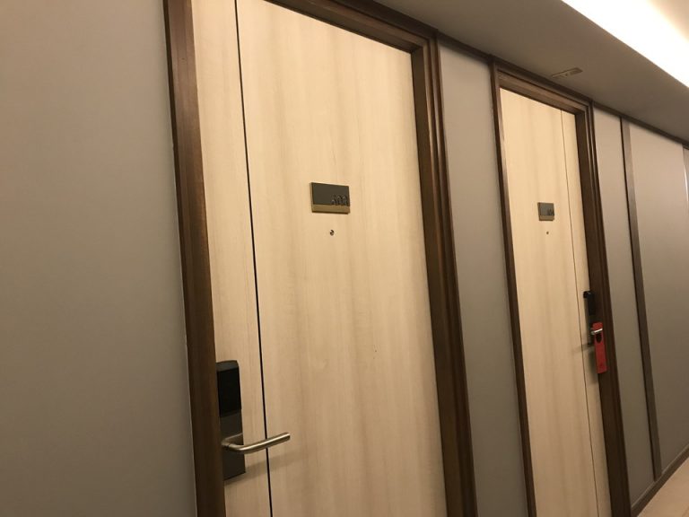 客室入口外観ドア