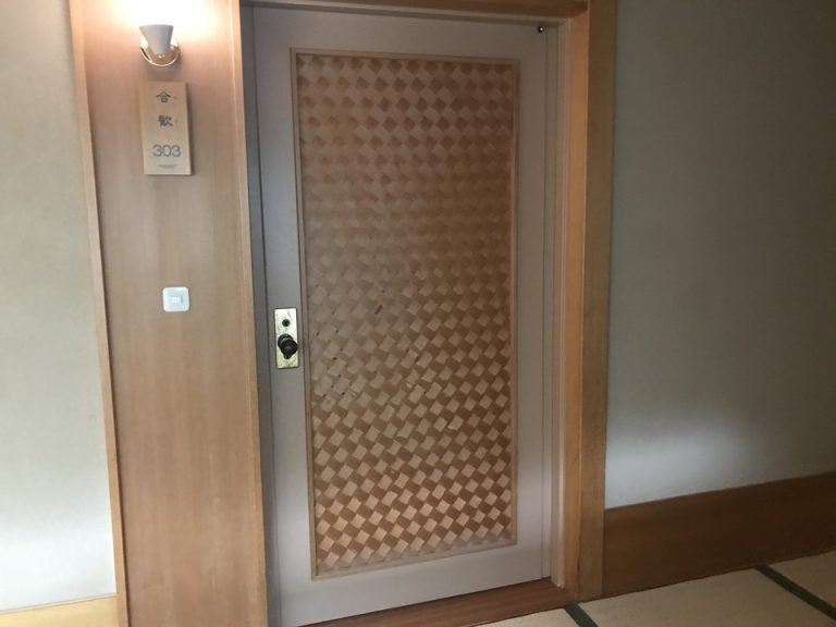 客室入口外観ドア