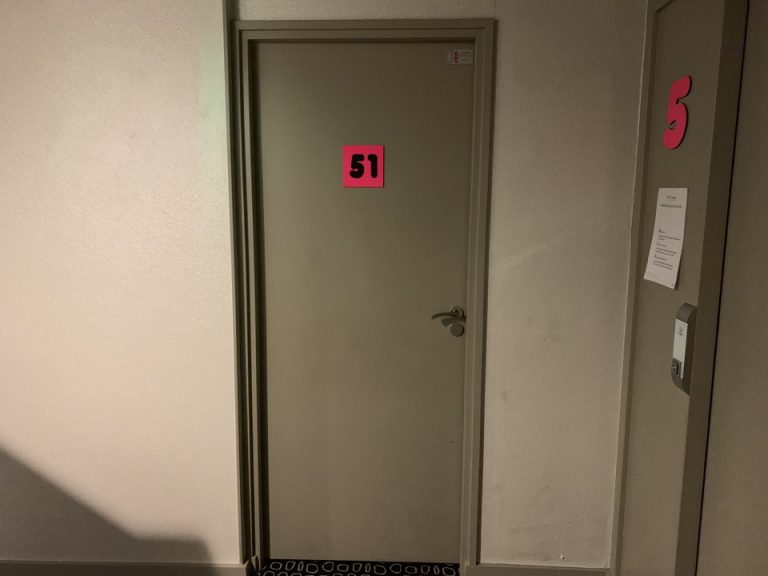 客室入口外観ドア