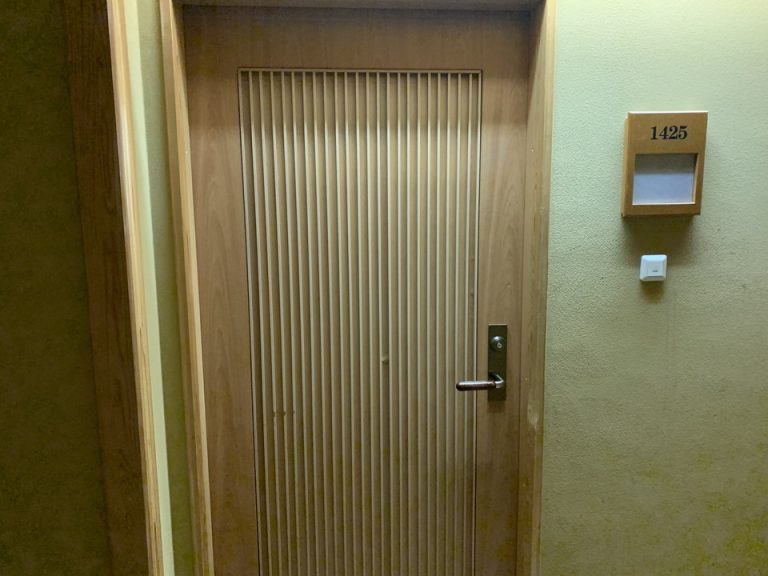 客室入口外観ドア