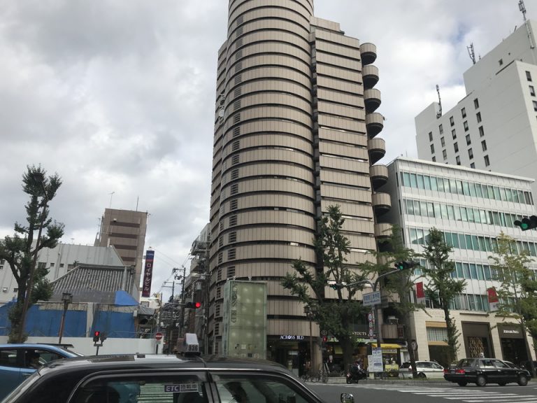 近くの商業施設